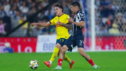 Alejandro Zendejas y Gerardo Arteaga disputaron el balón en el último partido de América contra Monterrey.
