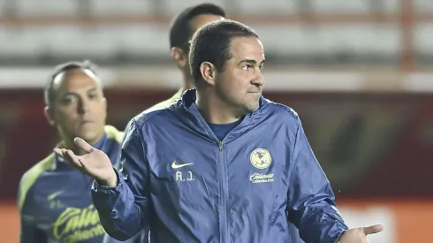 André Jardine explotó contra el arbitraje