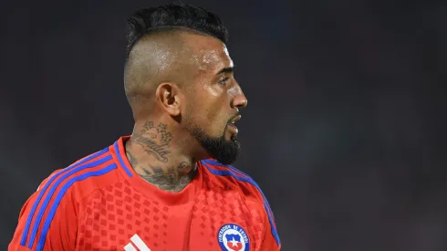 Vidal podría reforzar a un club mexicano looks on during the South American FIFA World Cup 2026 Qualifier match between Paraguay and Chile at Estadio Defensores del Chaco on March 20, 2025 in Asuncion, Paraguay. (Photo by Christian Alvarenga/Getty Images)