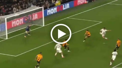 La pirueta en el aire con la que Jiménez ayudó a Fulham a avanzar en Carabao Cup