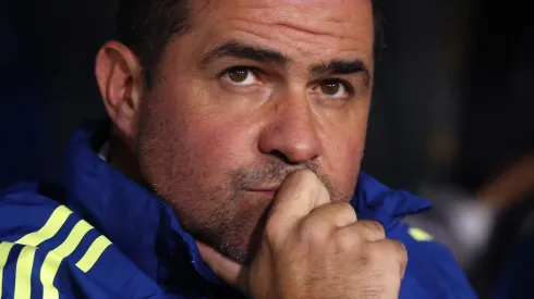 André Jardine pensativo, en la banca del Club América.