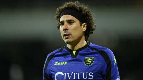 Guillermo Ochoa en un partido con la Salernitana de la Serie A de Italia.