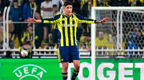 Edson Álvarez en un partido del Fenerbahçe de Turquía.