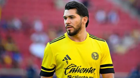 Henry Martín en un partido de la Liga MX con el Club América.