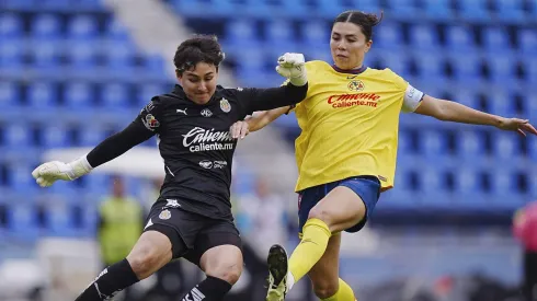 Kiana Palacios presente y constante en el terreno de juego ante Chivas