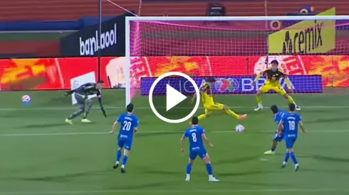 América evitó un gol al inicio del partido gracias a Cáceres