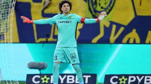Guillermo Ochoa en un partido de la Liga Chipre, con el AEL Limassol.