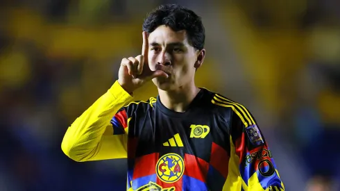 Ramón Juárez tras marca un gol con el Club América vs el Puebla.