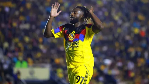 Allan Saint-Maximin en un partido de la Liga MX con el Club América.