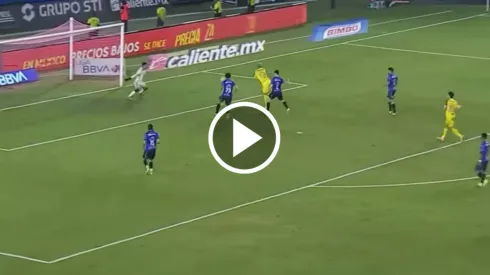 Rodrigo Aguirre falló un gol clarísimo ante Mazatlán