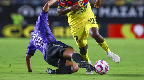 Duro partido entre el Club América y el Mazatlán FC.