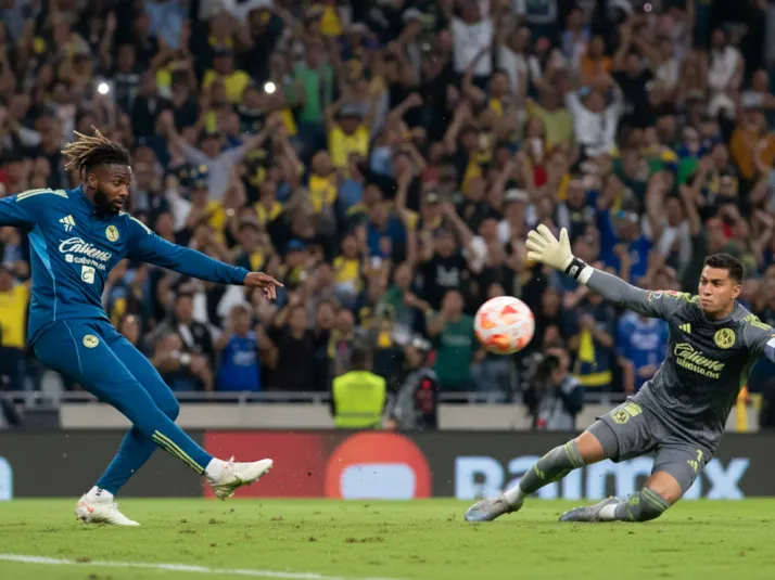 Saint-Maximin se luce con impresionante gol en entrenamiento del América