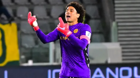 El importante récord del que se hizo Memo Ochoa en la Liga de Chipre