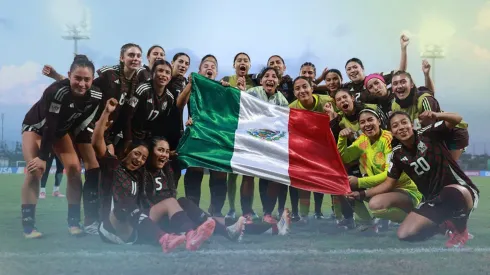 El Tricolor junto a las futbolistas azulcremas celebran y se preparan para los Cuartos de Final