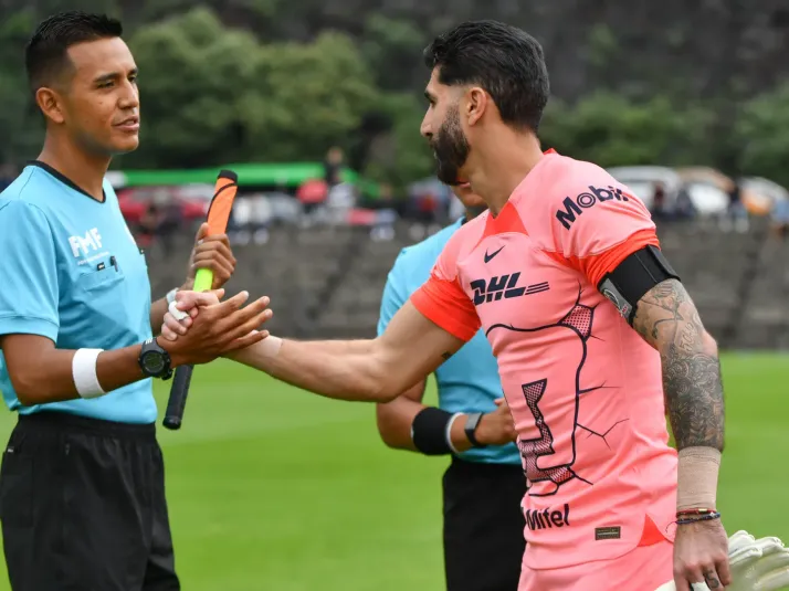 América buscaría fichar a ex portero de Pumas para cubrir salida de Cota