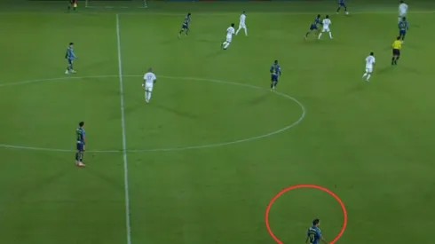 América jugó con un nuevo experimento por la lateral derecha