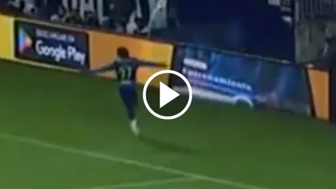 Maximin lo celebra con la afición.