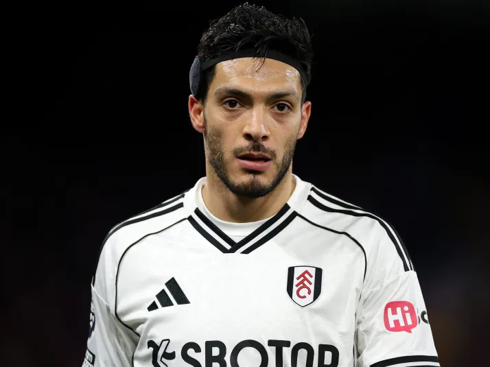 Crack del Liverpool se rinde ante el talento de Raúl Jiménez