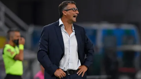 Dos integrantes del cuerpo técnico de Pizzi, infectados.