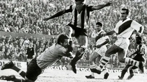 River en la final de la Copa Libertadores de 1966 ante Peñarol.