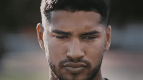 La historia de Alexis Salinas, la promesa de Arsenal que volvió a ver gracias a Los Murciélagos