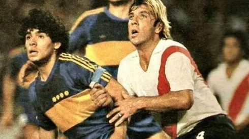 Reinaldo Merlo marcando a Diego Maradona.
