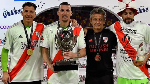 Con Armani, Bologna, Lux y Petroli ausentes, Leonardo Díaz deberá debutar en primera en el Superclásico. (Foto: Getty)