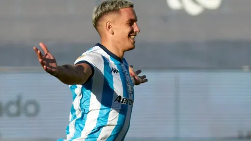 Enzo Copetti festejando su tanto.