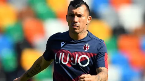 Gary Medel con los colores de Bologna.