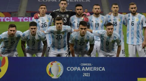 Argentina sufrió pero clasificó por penales.