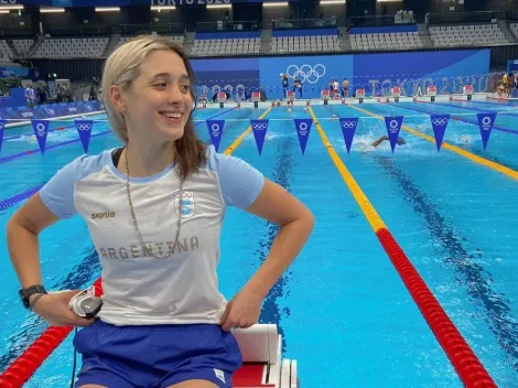 Las dos fotos de Delfi Pignatiello en plena pileta olímpica