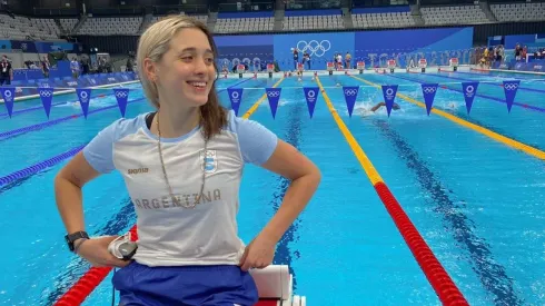 Las dos fotos de Delfi Pignatiello en plena pileta olímpica