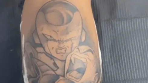 El impresionante tatuaje de Dragon Ball que se hizo un juvenil de Boca