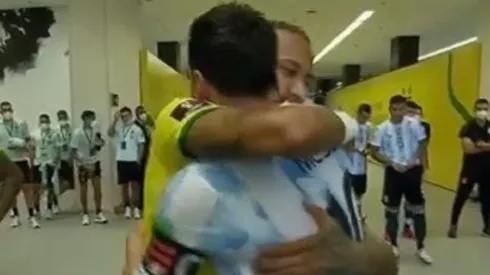 El abrazo entre los dos genios.