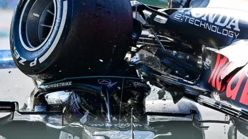Impactante: las fotos del brutal accidente entre Hamilton y Verstappen