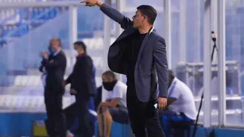 Sebastián Battaglia ultima detalles para el partido del miércoles.