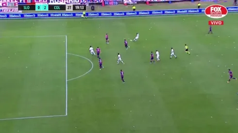 Eric Meza le rompió el arco a Torrico para el 2-0 de Colón sobre San Lorenzo. (Foto: Transmisión Fox Sports)