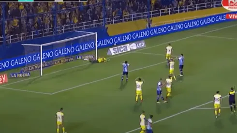 Jorge Broun evitó el empate de Racing, sobre la hora. (Fox Sports Premium)