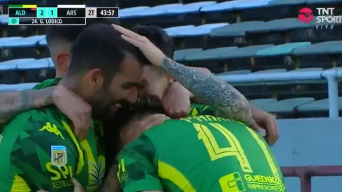 Gastón Lodico aprovechó el pésimo error de Andrada y le dio el triunfo a Arsenal. (TNT Sports)
