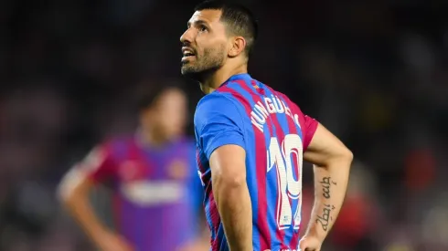 No puede solo: la titularidad del Kun no alcanzó para mejorar el funcionamiento del Barca.