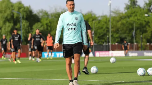 Scaloni eligió a dos juveniles y los llevó a San Juan.