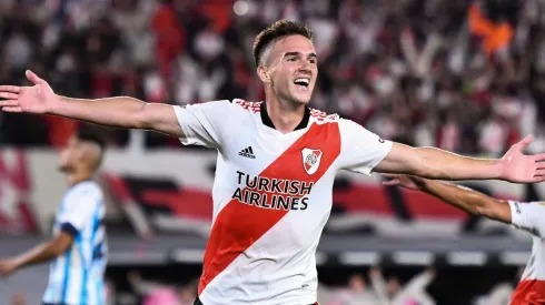 El mediocampista abrió el partido con un golazo.