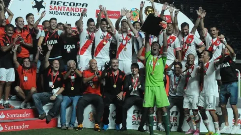 Ganó la Recopa con River y anunció su retiro.