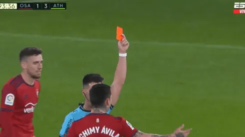 Chimy Ávila fue expulsado por querer romper a un rival y enloquecer contra el árbitro y los jugadores de Athletic Bilbao.