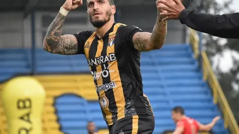 Fue goleador en Centroamérica, viajó a Inglaterra con Mauro Zárate y ahora volvió al país