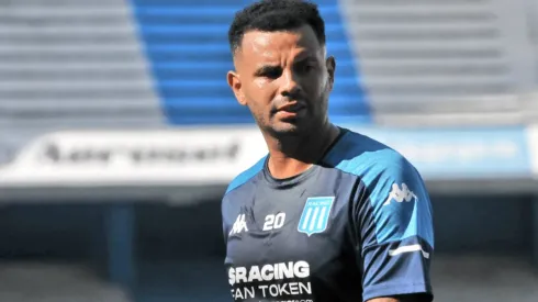 Cardona salió por una molestia y se fue de vacaciones. (Prensa Racing)