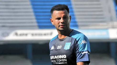 Edwin Cardona explotó contra todos los que indicaron que se tomó vacaciones en Racing.