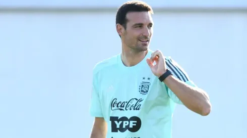 Scaloni, contundente sobre los silbidos a Messi en el PSG.