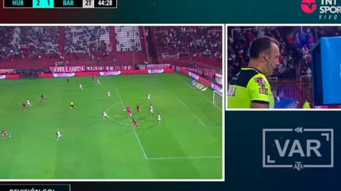 VIDEO ¡No se puede creer! Huracán, Barracas Central y la jugada más insólita del VAR en lo que va del torneo