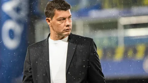 Battaglia y una orden para el plantel antes del partido.